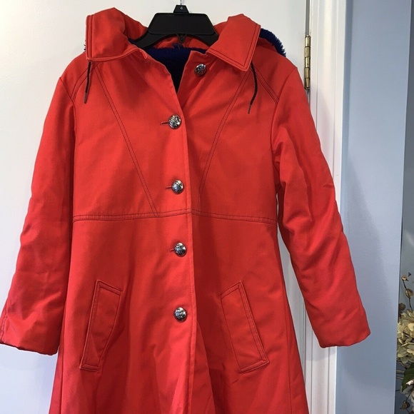!!!SOLD!!! Vintage 1970s Girls Red Coat with Detachable Button Hood w Drawstring - Picture 2 of 12